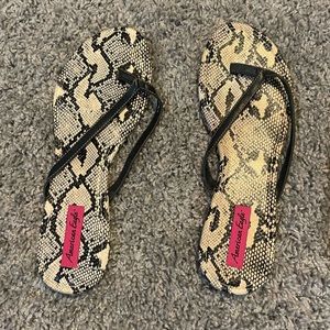 American Eagle NEW Snakeskin Thong Sandals
